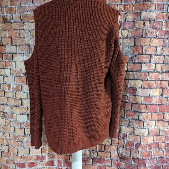 Wet seal sweater holes below shoulder Size M - Picture 4 of 6